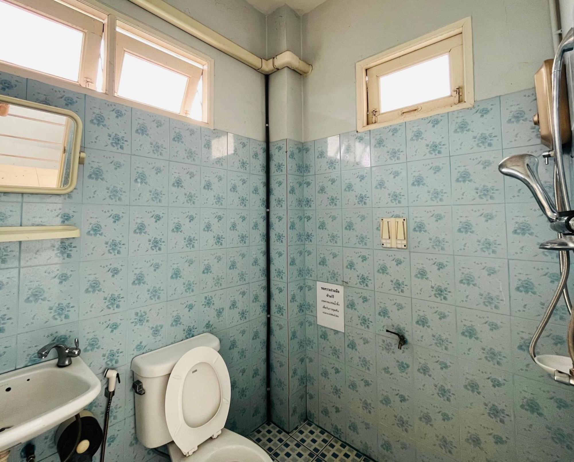 Patone Hostel Phra Nakhon Si Ayutthaya Exteriör bild